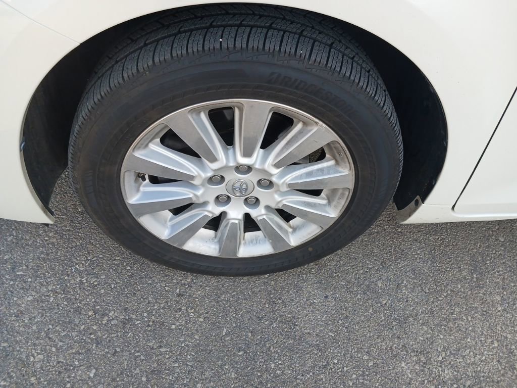 Used 2015 Toyota Sienna XLE Premium image 32