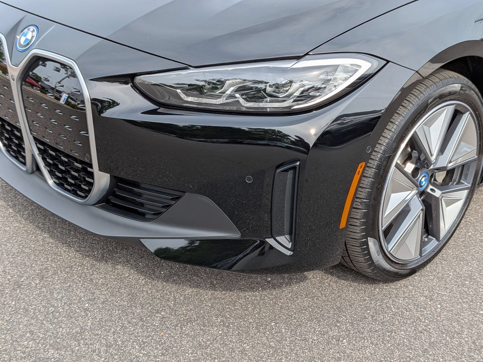 Used 2023 BMW i4 eDrive35 w/ Premium Package RWD image 9