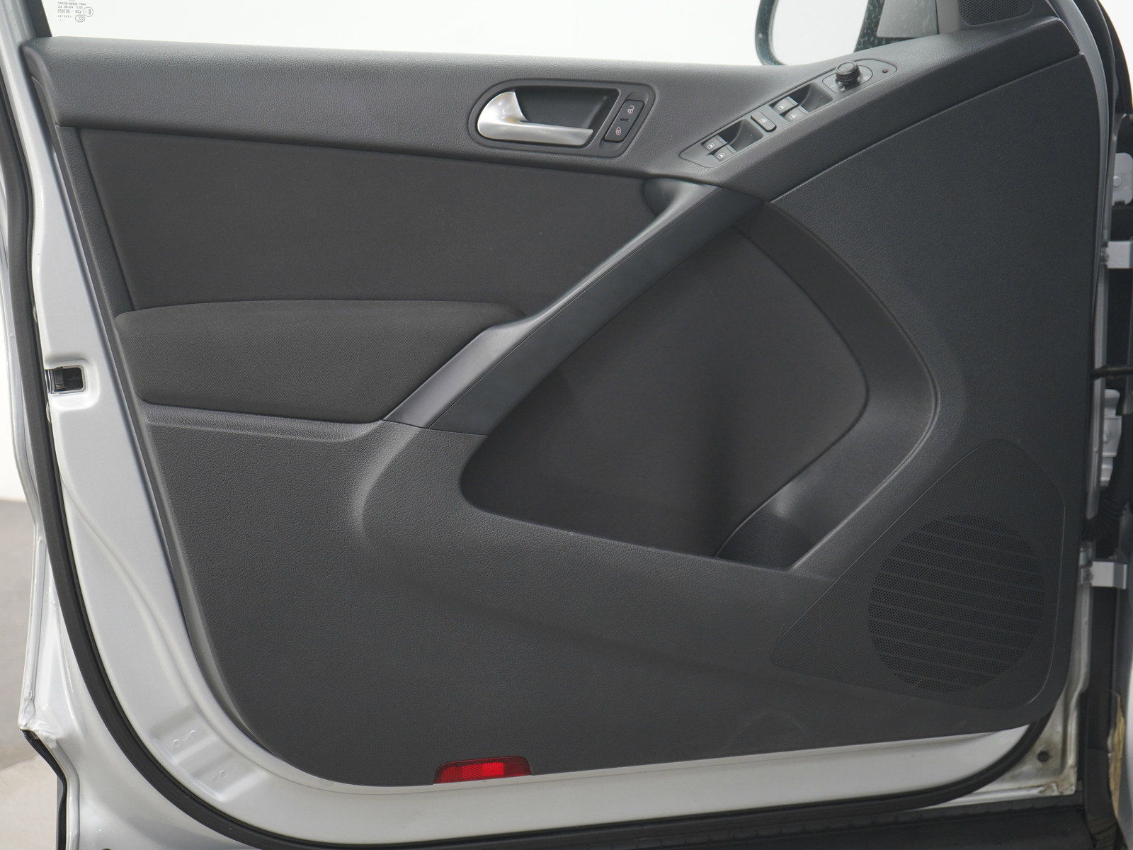 Used 2017 Volkswagen Tiguan S image 20