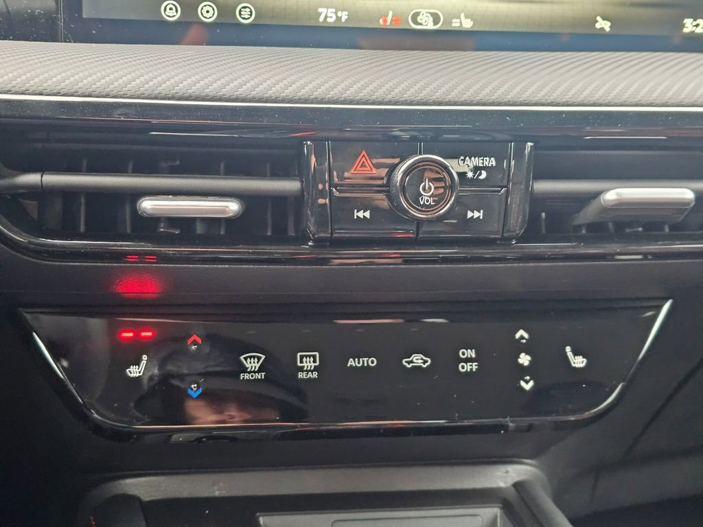 New 2026 Nissan Kicks SR w/ Cold Weather Package image 14