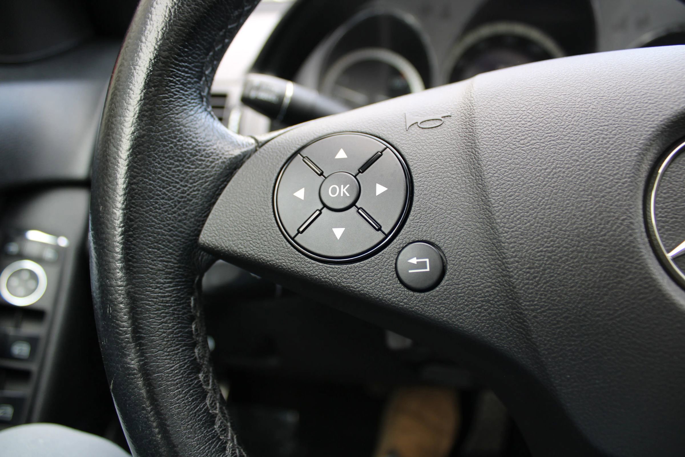 Used 2009 Mercedes-Benz C 300 4MATIC Sedan image 14