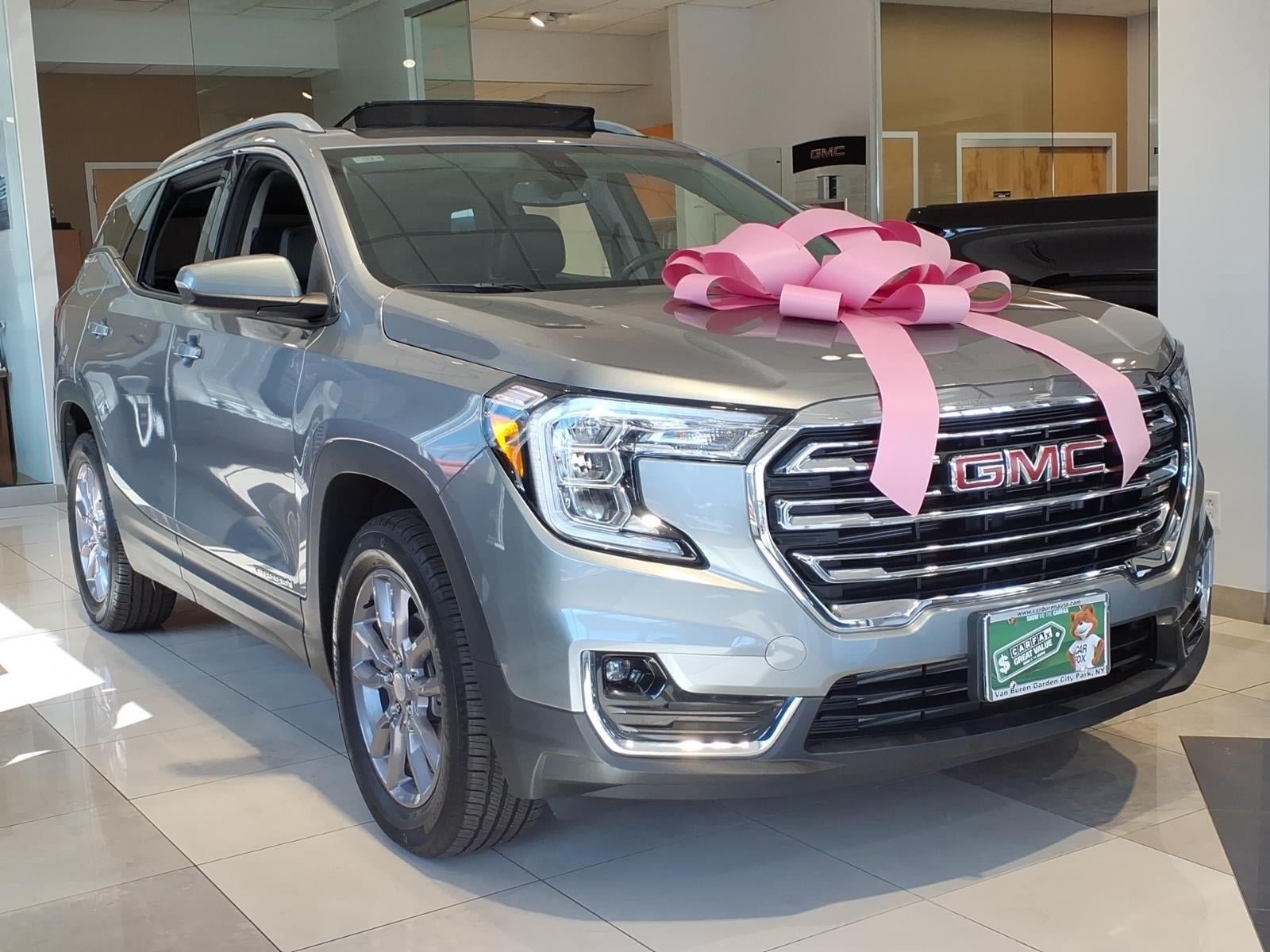 Used 2023 GMC Terrain SLT AWD/4WD image 3