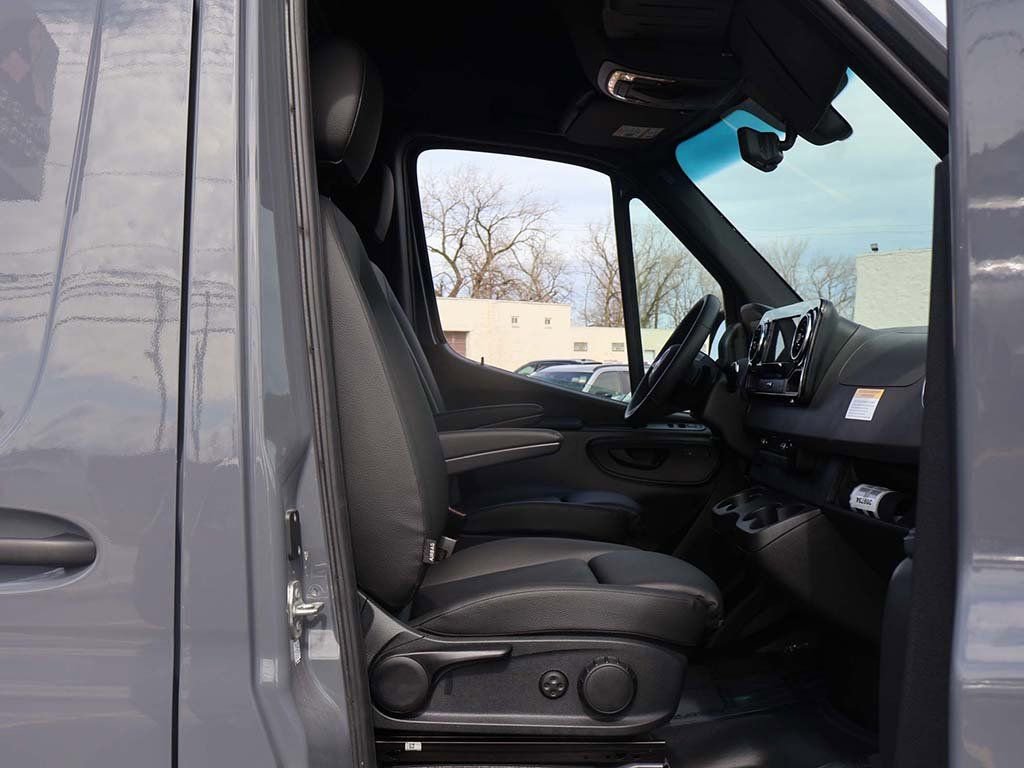 Used 2025 Mercedes-Benz Sprinter 3500 image 22