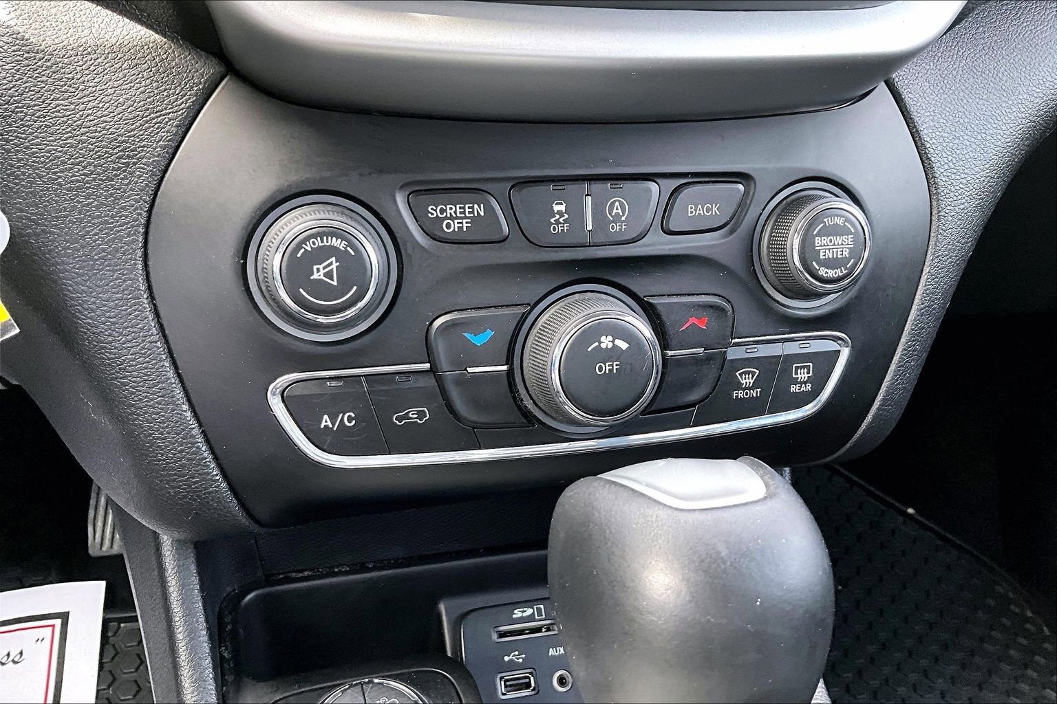 Used 2017 Jeep Cherokee Trailhawk w/ Cold Weather Group image 15