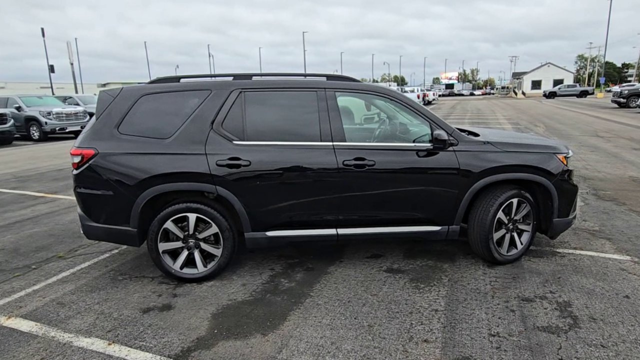 Used 2023 Honda Pilot Touring image 11