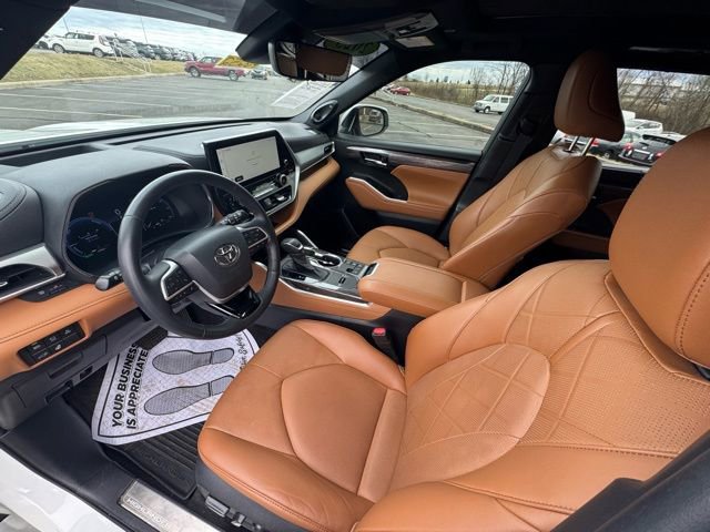 Used 2023 Toyota Highlander Platinum image 13