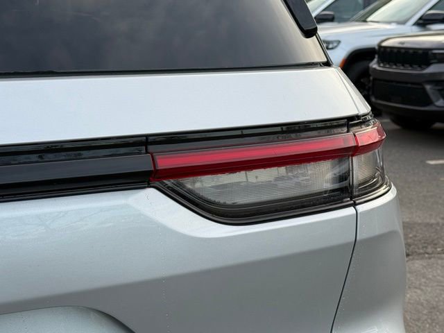 New 2026 Jeep Grand Cherokee Altitude image 15