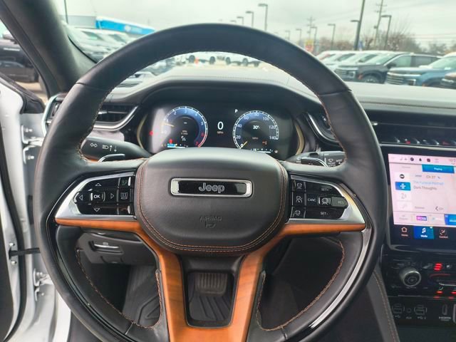 Used 2022 Jeep Grand Cherokee Summit image 2