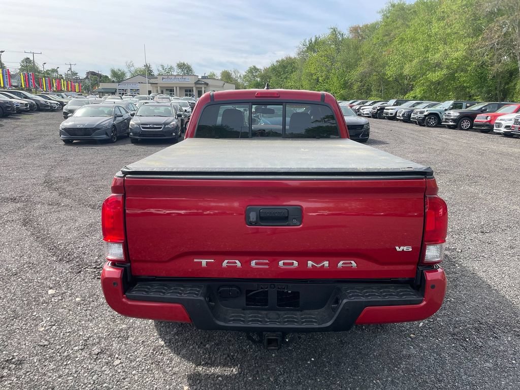Used 2016 Toyota Tacoma TRD Sport AWD/4WD image 6