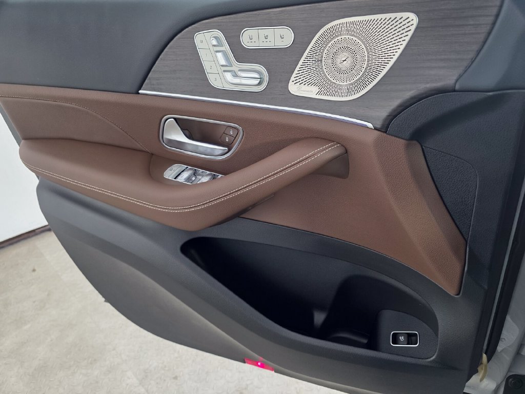 New 2027 Mercedes-Benz GLS 450 4MATIC image 18
