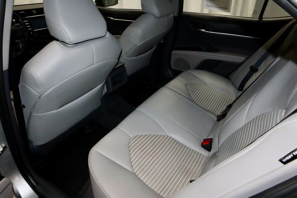 Used 2018 Toyota Camry SE image 21