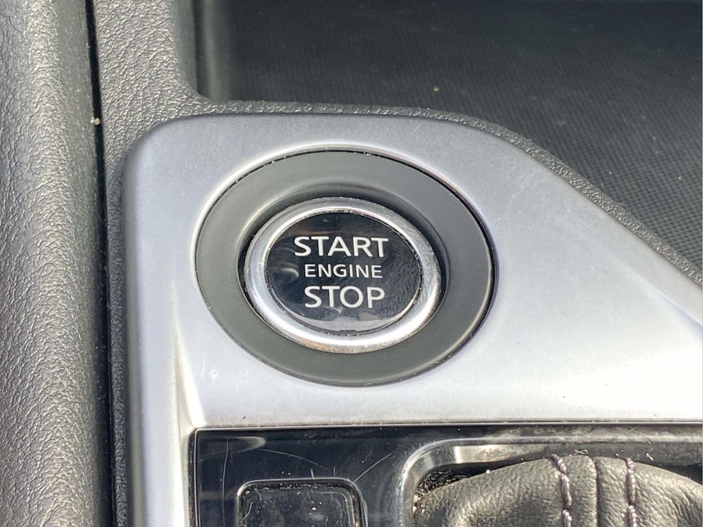 Used 2025 Nissan Sentra SV FWD image 28