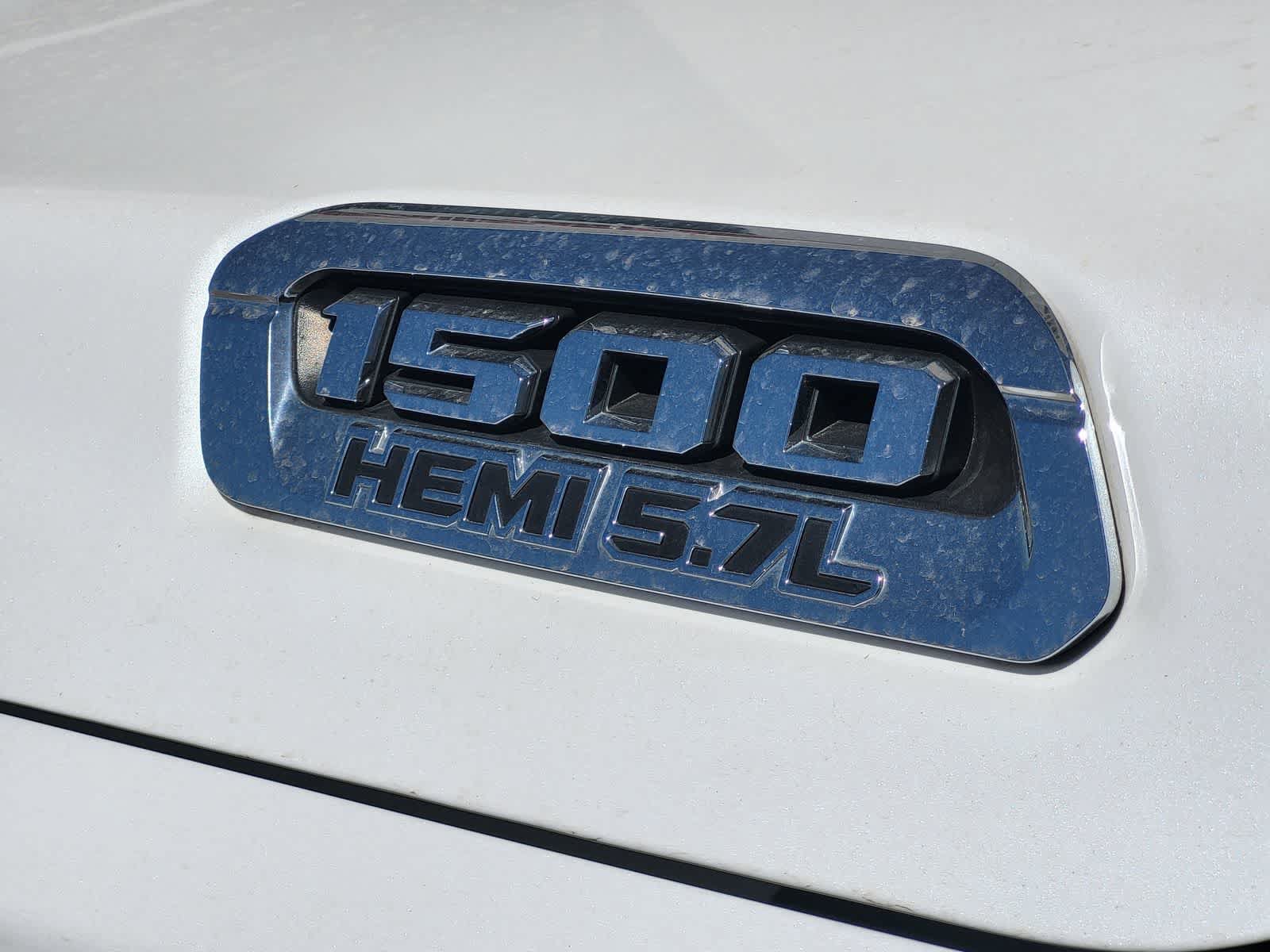 Used 2019 RAM 1500 Laramie AWD/4WD image 11