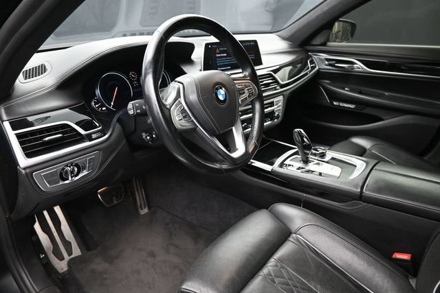 Used 2018 BMW 750i w/ Executive Package RWD image 11