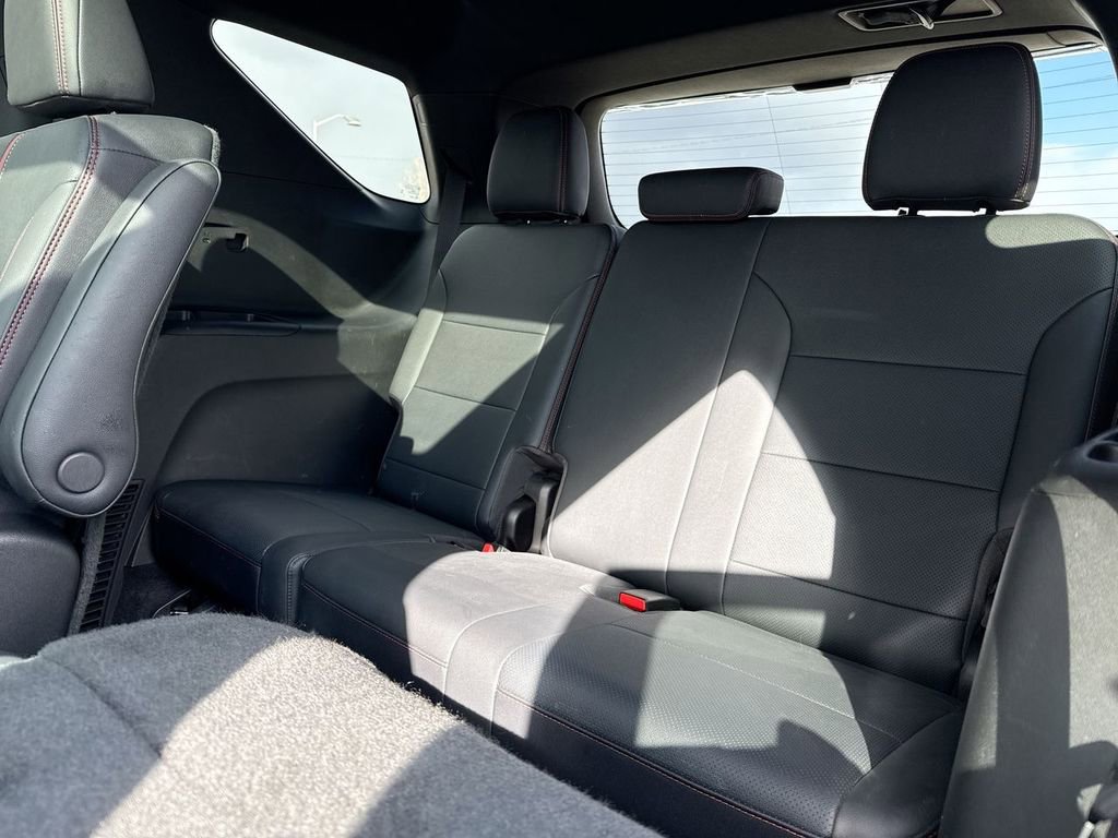 Used 2024 Chevrolet Traverse RS AWD/4WD image 24