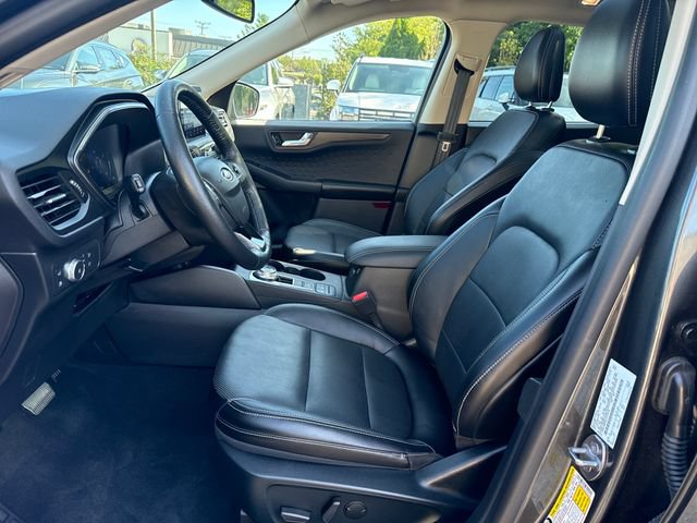 Used 2020 Ford Escape Titanium w/ Titanium Premium Package 2.0 AWD/4WD image 9