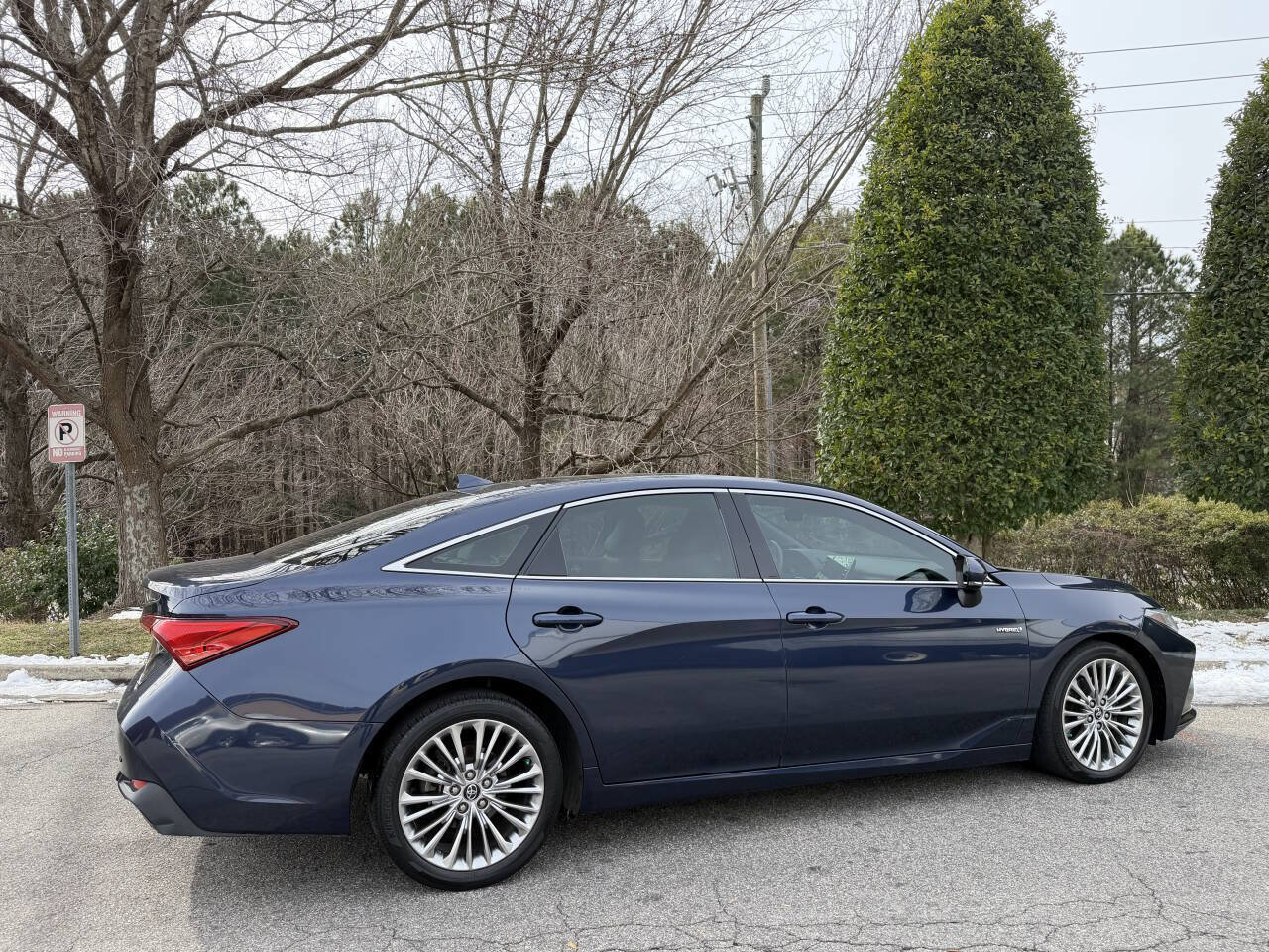 Used 2019 Toyota Avalon Limited image 12