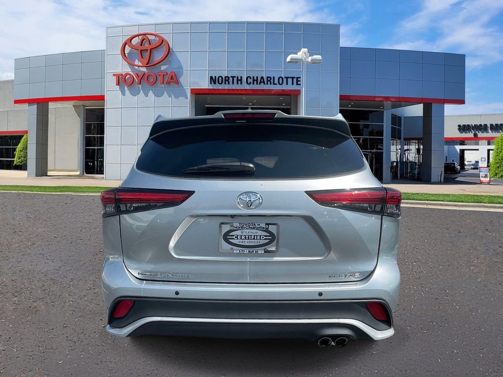 Used 2022 Toyota Highlander XSE AWD/4WD image 6