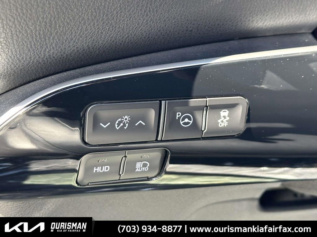 Used 2022 Toyota Prius XLE image 13