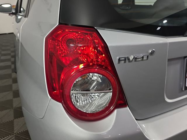 Used 2011 Chevrolet Aveo5 LT w/ LPO, Bodyside Molding Package image 33