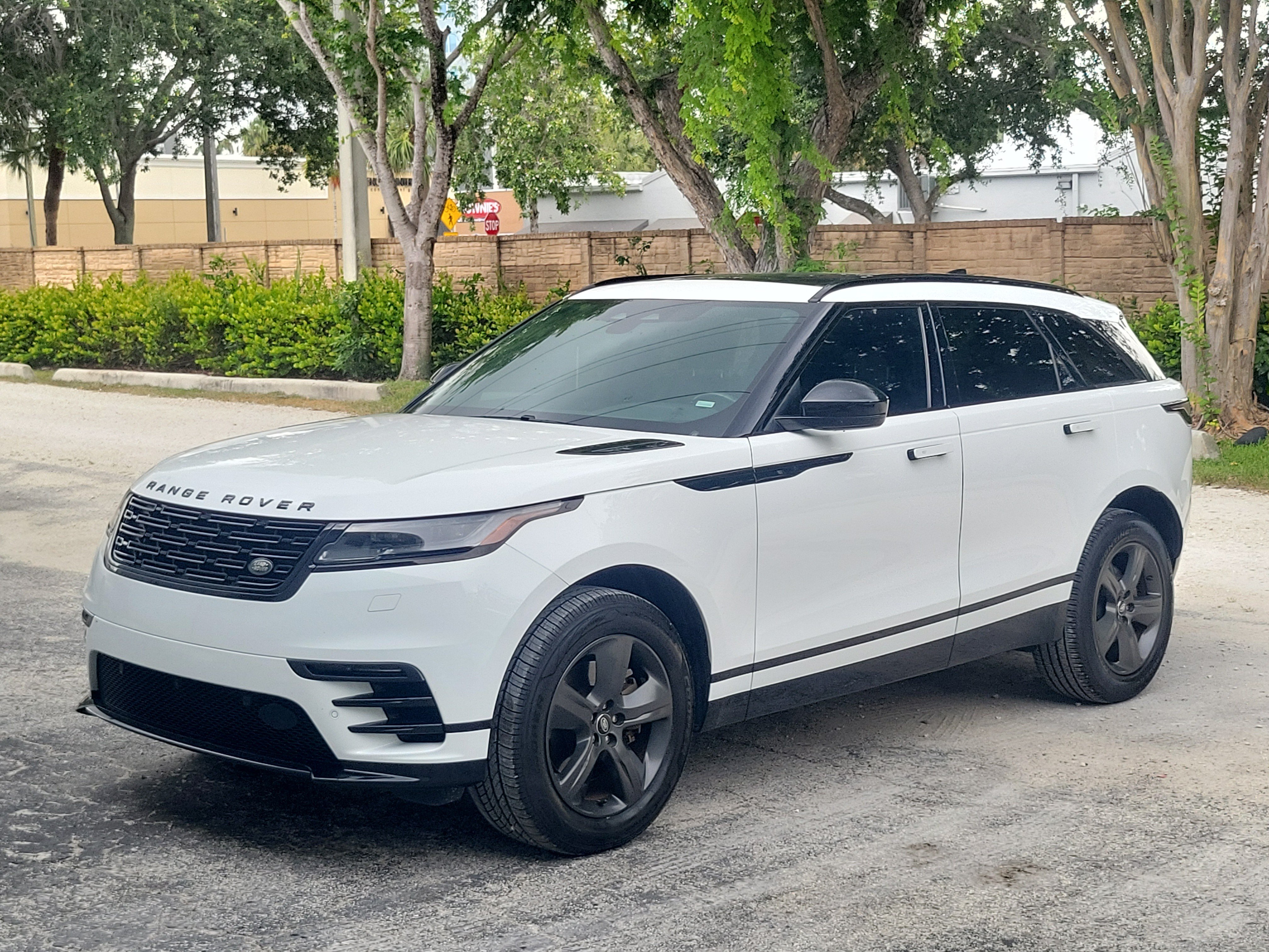 Used 2025 Land Rover Range Rover Velar Dynamic SE AWD/4WD image 1
