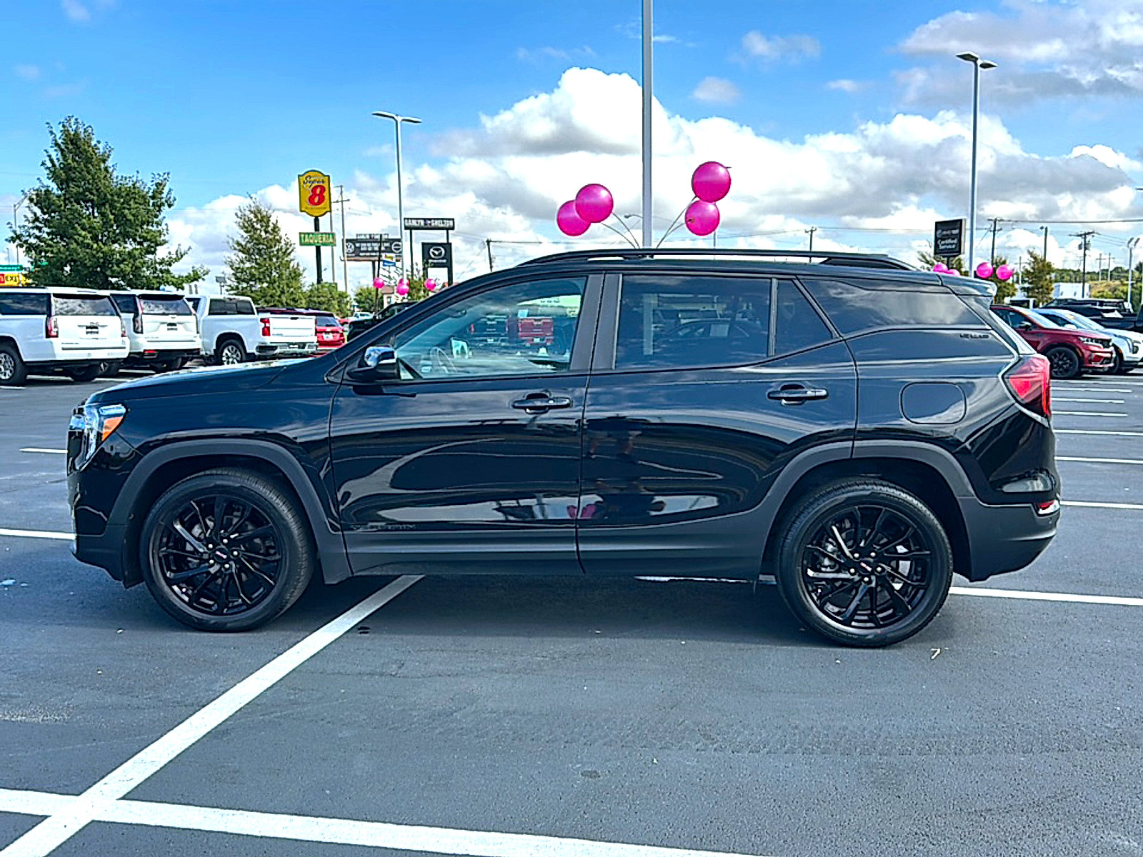 Used 2024 GMC Terrain SLE w/ Driver Convenience Package FWD image 5