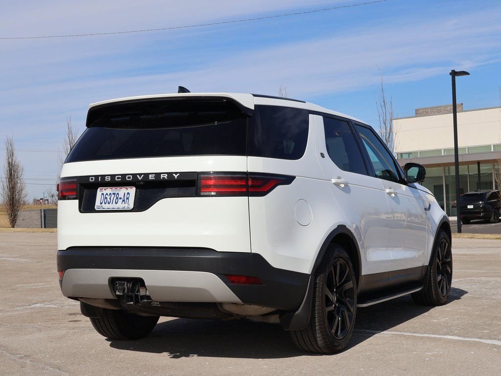 Used 2025 Land Rover Discovery S image 7