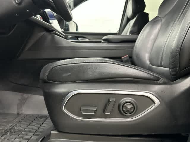 Used 2024 Jeep Wagoneer L Series II w/ Flexible Seating Group RWD image 27