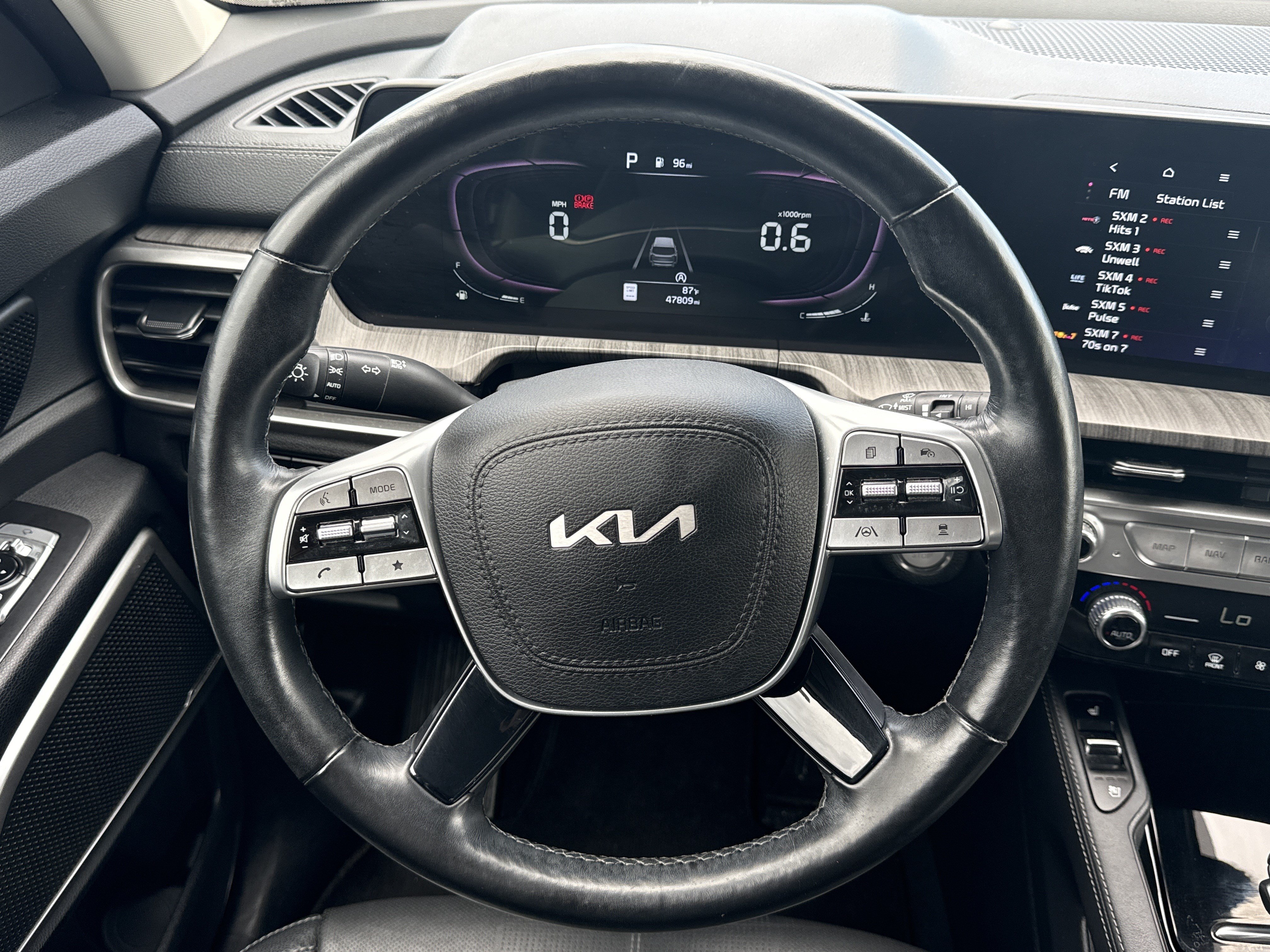 Used 2023 Kia Telluride EX w/ EX Captain's Chair Package AWD/4WD image 18