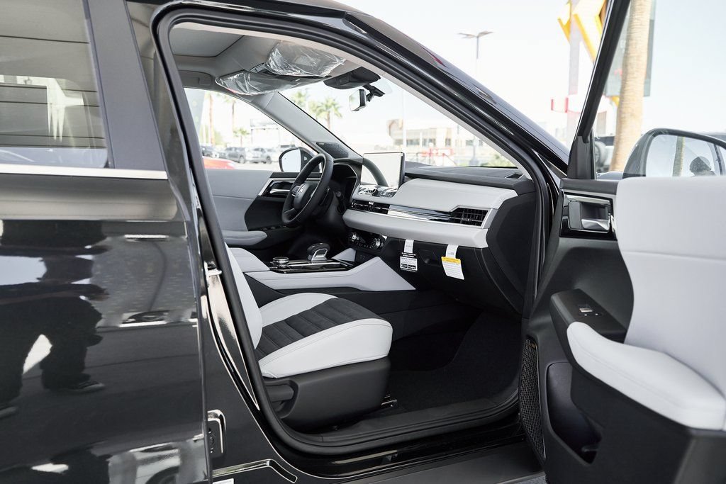 Used 2025 Mitsubishi Outlander SE FWD image 12