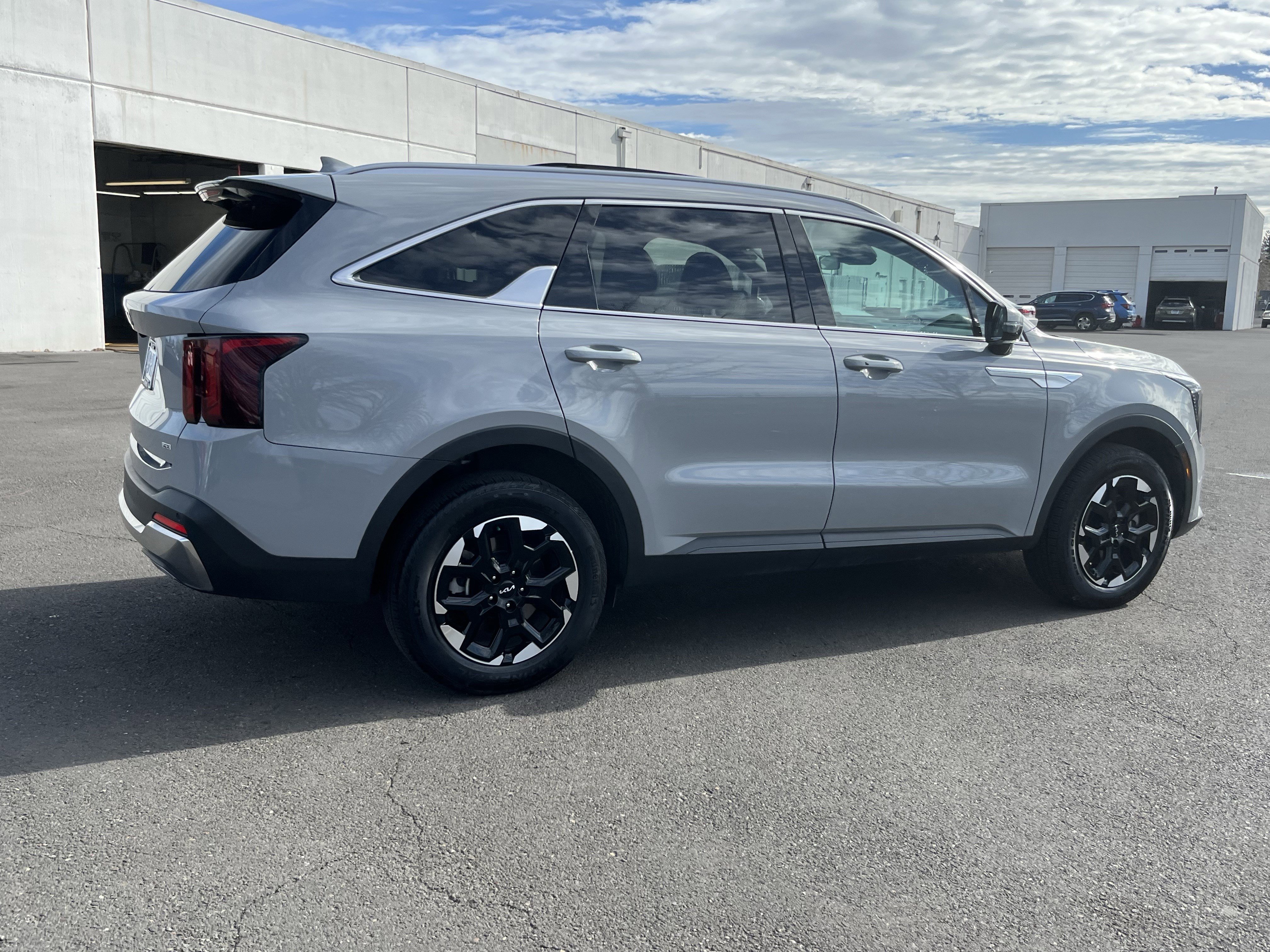 Used 2024 Kia Sorento S w/ Panoramic Sunroof Package image 6