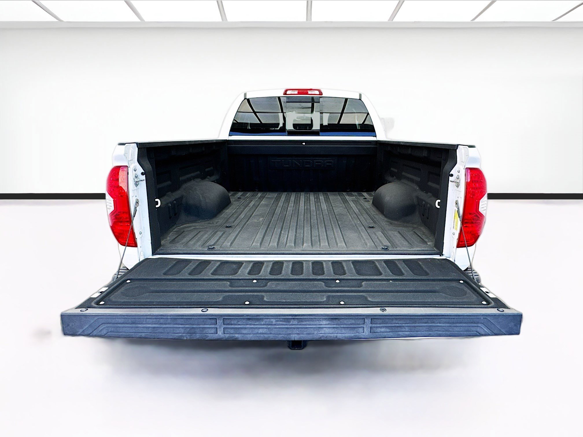 Used 2017 Toyota Tundra SR5 image 16