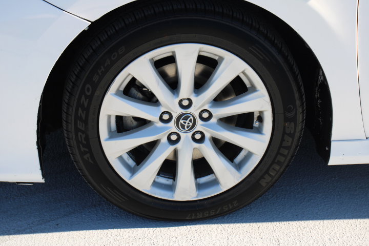 Used 2020 Toyota Camry LE image 9