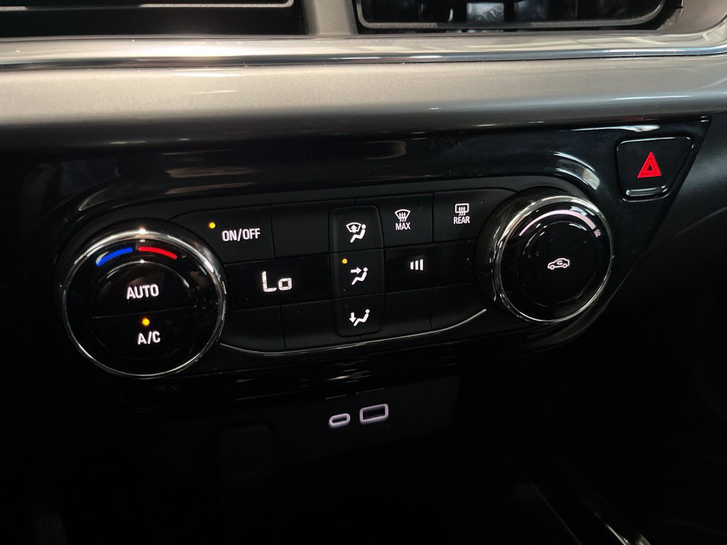 Used 2024 Chevrolet Trax LT FWD image 14