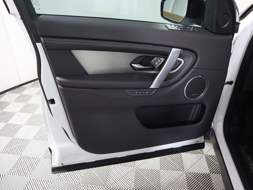 Used 2025 Land Rover Discovery Sport Dynamic SE image 25