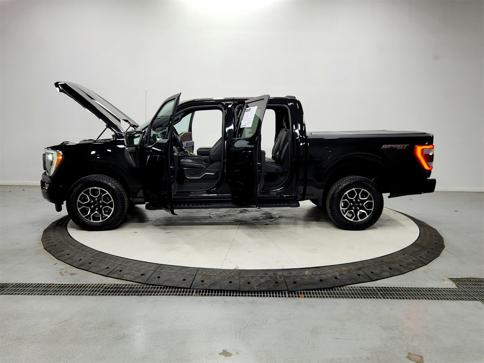 Used 2023 Ford F150 Lariat image 11
