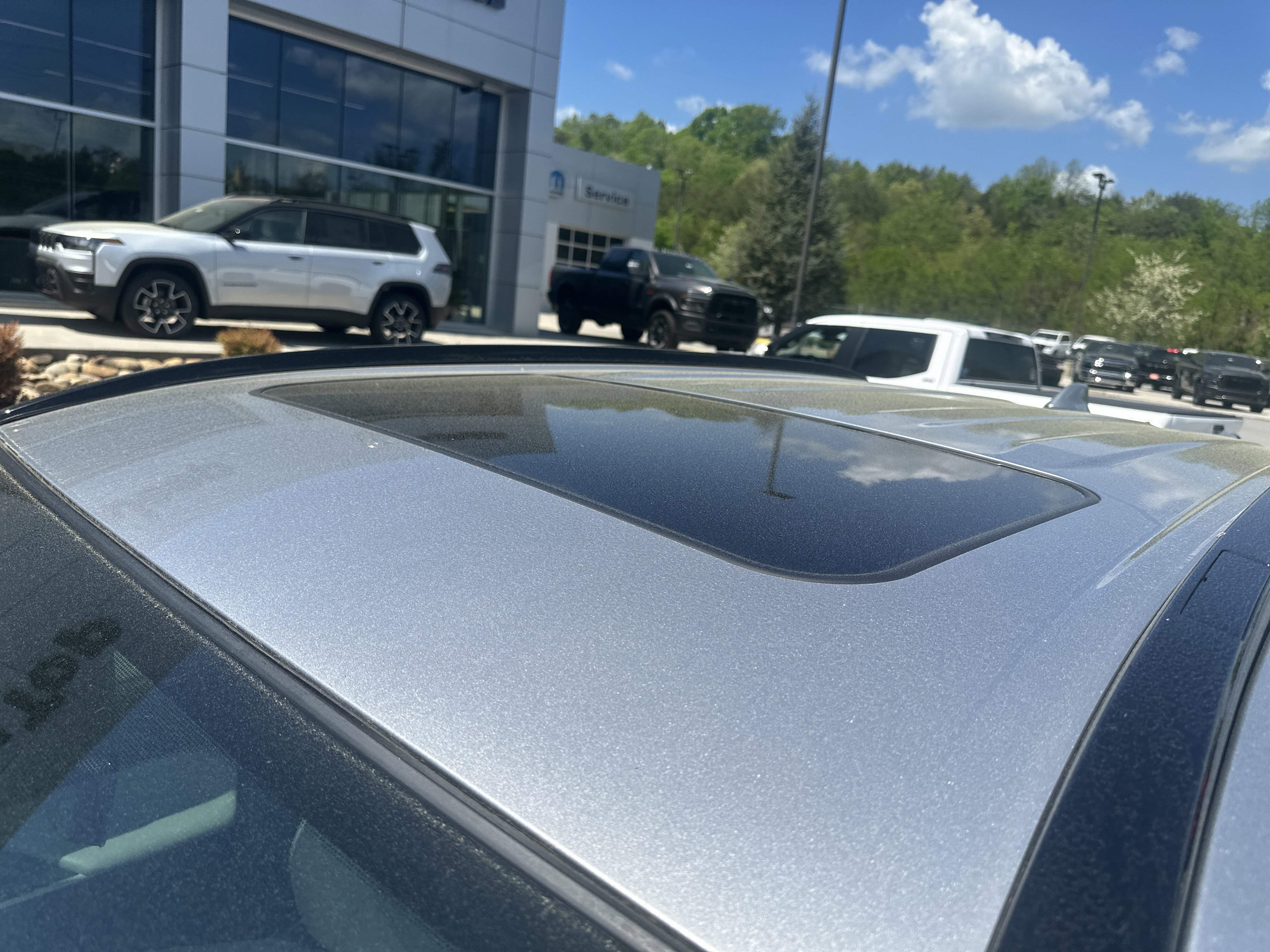 Used 2021 Toyota RAV4 XLE Premium image 12