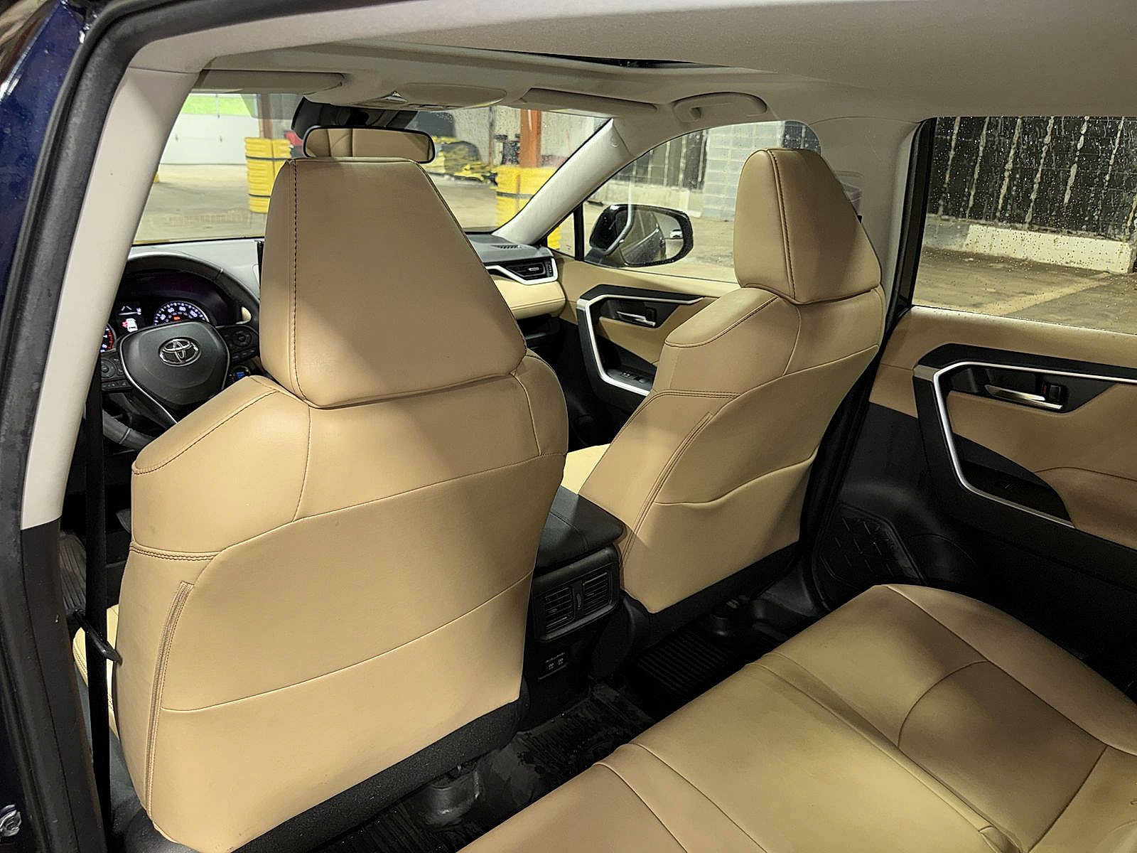 Used 2020 Toyota RAV4 XLE Premium AWD/4WD image 28