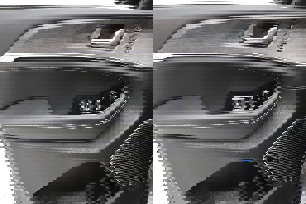 Used 2023 Jeep Grand Cherokee Overland w/ Luxury Tech Group IV image 15