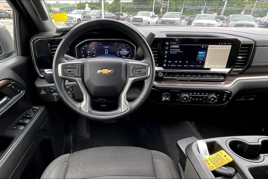 Used 2023 Chevrolet Silverado 1500 LT AWD/4WD image 6