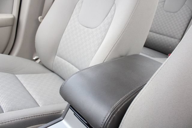 Used 2010 Ford Fusion SE FWD image 17