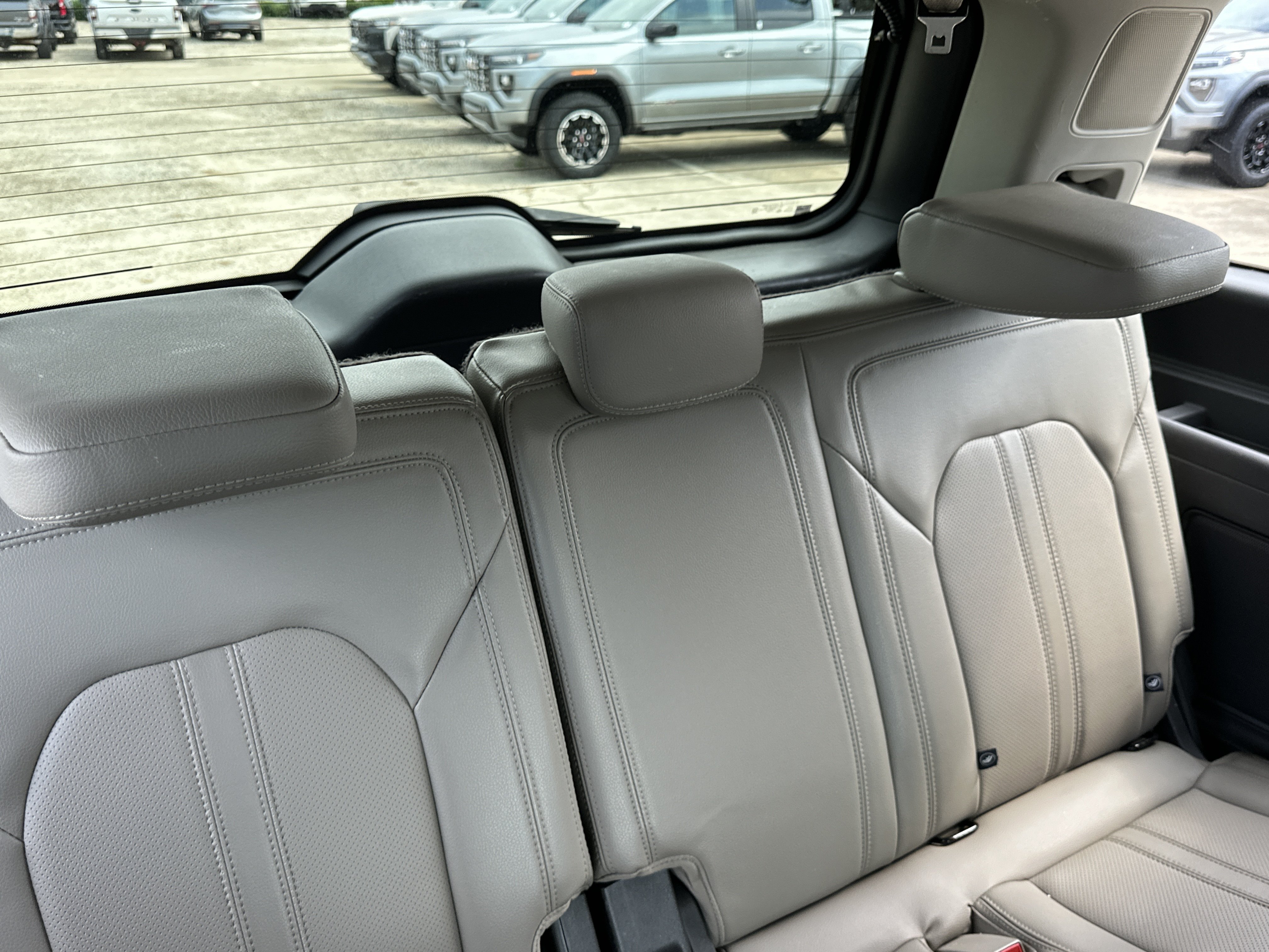 Used 2019 Ford Expedition Limited w/ Equipment Group 301A RWD image 18