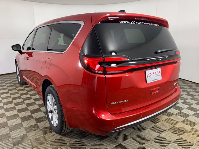 New 2027 Chrysler Pacifica Select w/ Family Tech Group AWD/4WD image 4