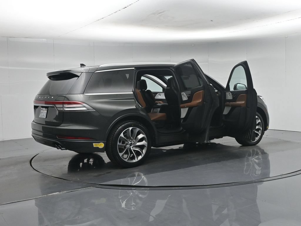 Used 2022 Lincoln Aviator Grand Touring w/ Equipment Group 301A AWD/4WD image 5