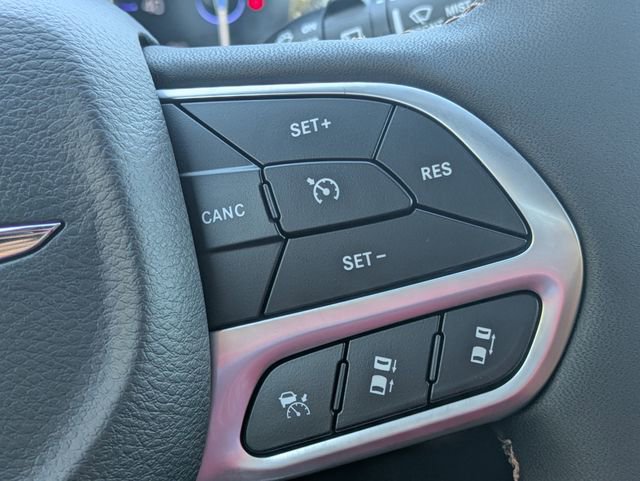 New 2026 Chrysler Pacifica Pinnacle w/ Trailer Tow Group AWD/4WD image 28