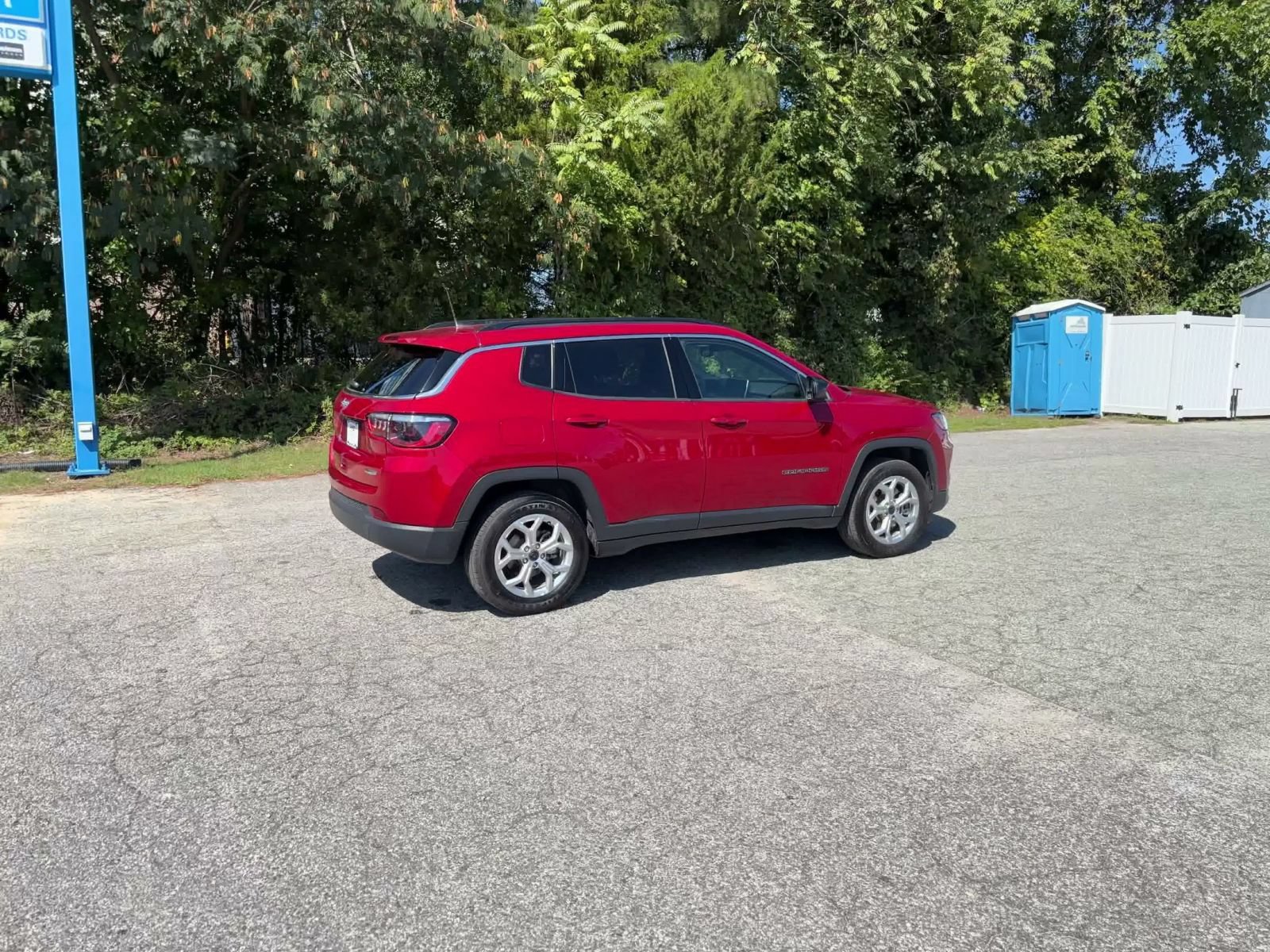 Used 2025 Jeep Compass Latitude AWD/4WD image 14