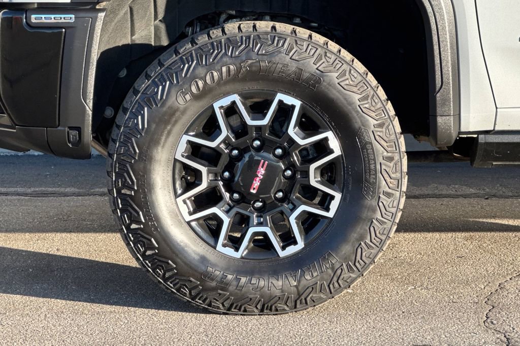 Used 2025 GMC Sierra 2500 AT4X image 27