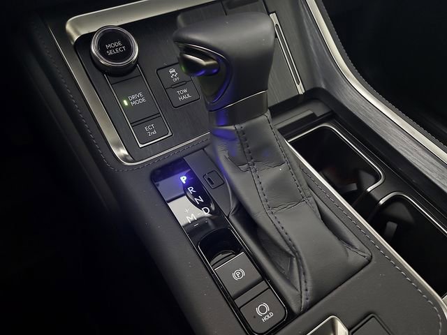 Used 2025 Lexus GX 550 w/ Accessory Package (2T) image 18