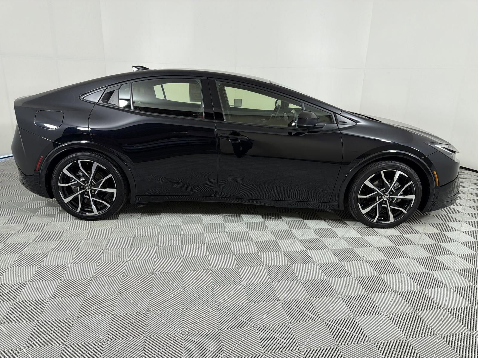 Used 2024 Toyota Prius Prime image 6