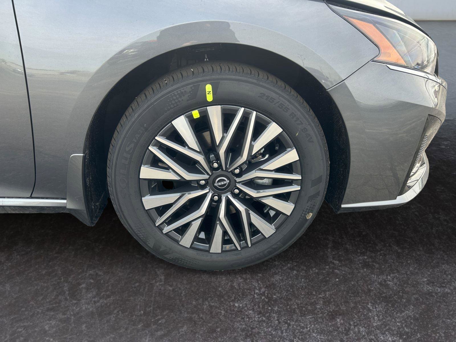 Used 2024 Nissan Altima 2.5 SV w/ SV Premium Package image 28